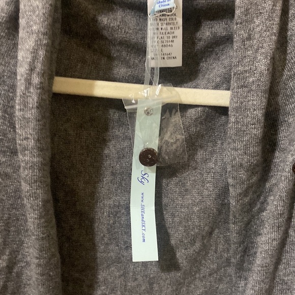 L Cardigan - Picture 2 of 2